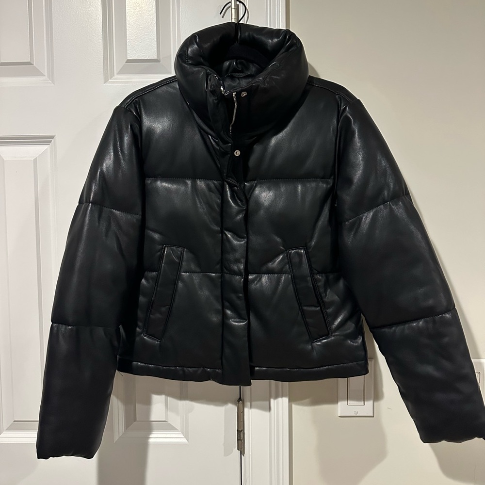 Abercrombie Women’s A&F Vegan Leather Mini Puffer Sz XSmall